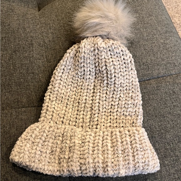 Super soft Light Grey Chenille Pom Pom winter Hat - Picture 3 of 3